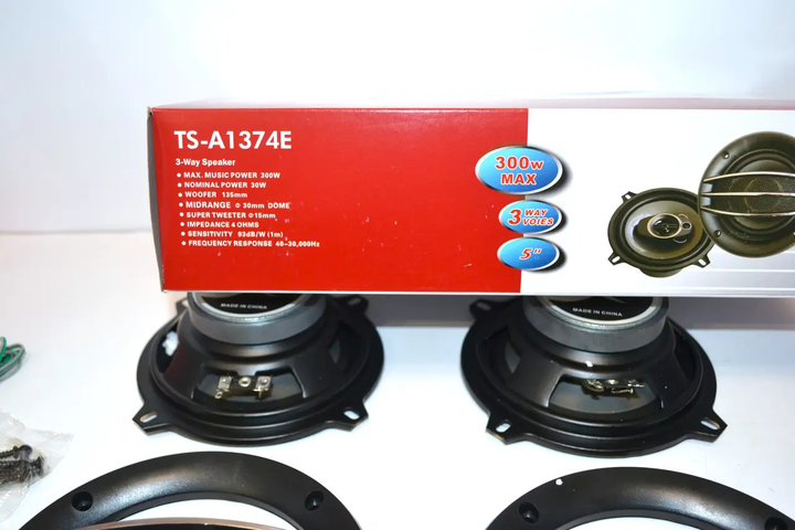 Автомобільні динаміки TS-A1374E 13 см 300 Вт автоакустика круглі автоколонки 4 Ом комплект 2 шт чутливість 91 дБ частотний діапазон 60-22000 Гц для автомагнітоли якісний автозвук чисте звучання глибокі баси та комфорт під час поїздок - зображення 3