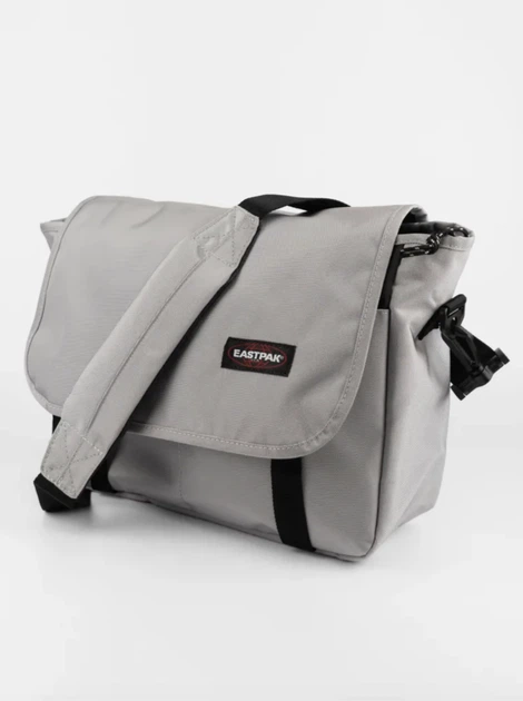 Сумка через плече EastPak Delegate 008 Black 20L в сером цвете. - Фото 5 Сумка через плече EastPak Delegate 008 Black 20L в сером цвете. - изображение 5