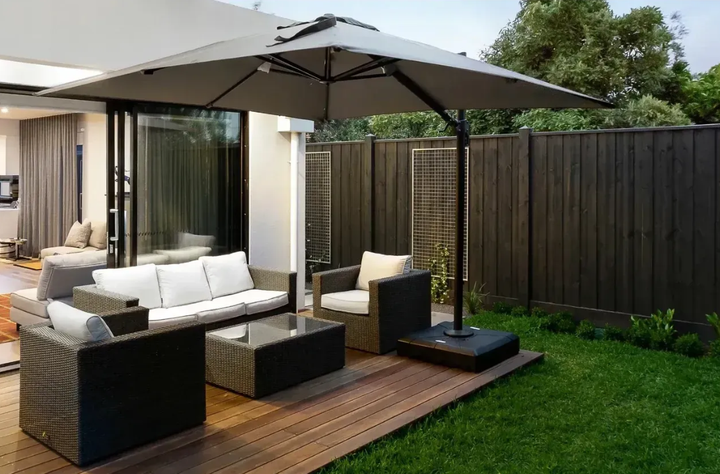 Зонтик садовый Garden Line с наклоном, квадратный купол 250×250 см, алюминиевый каркас, крестообразная основа, водонепроницаемый чехол, серая - изображение 8