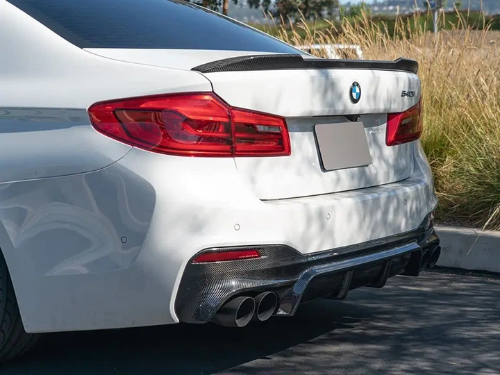 Спойлер багажника Competition (CS style) на BMW 5 на G30 F90 2017-2024 чорний глянець - Фото 7 Спойлер багажника Competition (CS style) на BMW 5 на G30 F90 2017-2024 чорний глянець - зображення 7