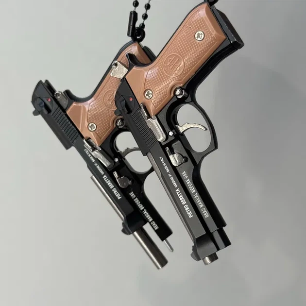 Брелок розбірний пістолет Антистрес M92 BERETTA чорного кольору, іграшка з металу та пластику - Фото 5 Брелок розбірний пістолет Антистрес M92 BERETTA чорного кольору, іграшка з металу та пластику - зображення 5