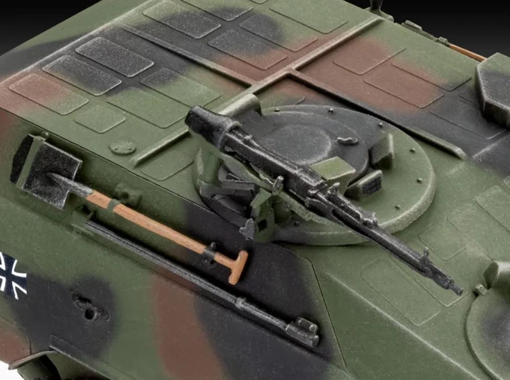 Стартовий набір 1:35 бронетранспортер Wiesel 2 LeFlaSys BF/UF Revell 63336 - изображение 3