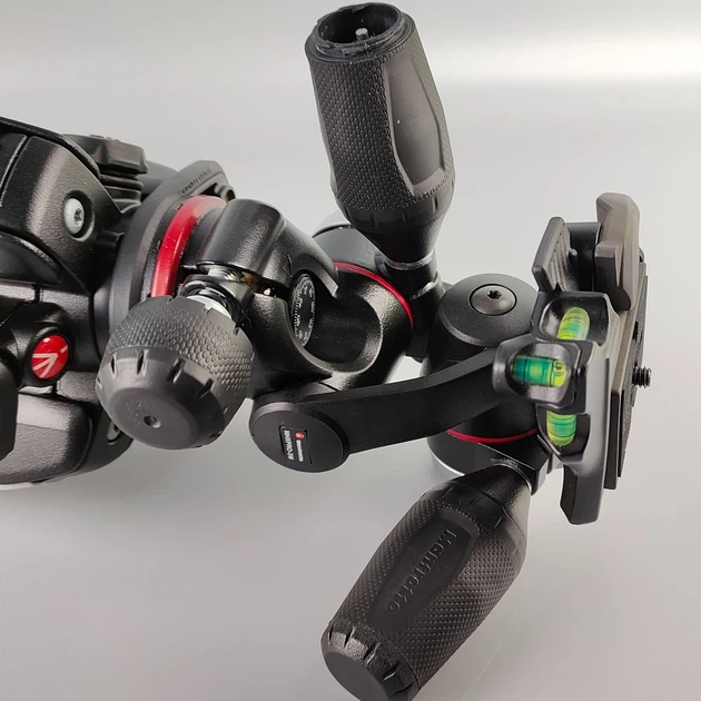 Штативы Manfrotto MT055XPRO3 + 808RC4 головка MT055XPRO3 Б/В - изображение 9