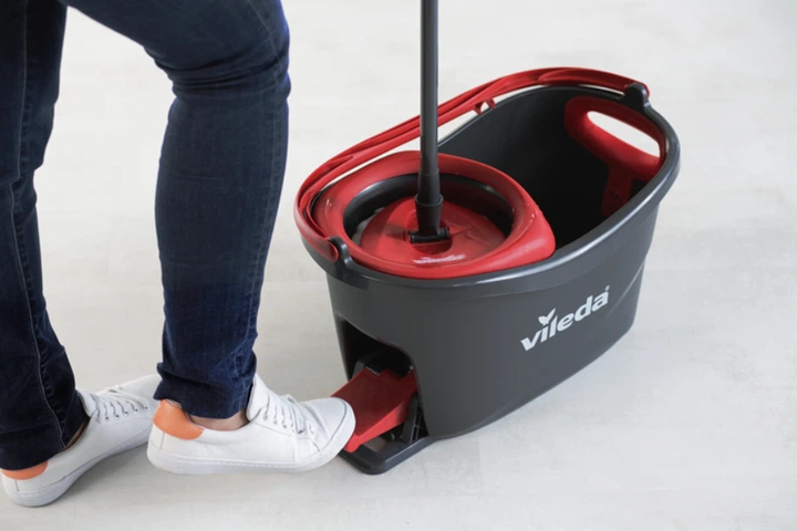Набор для уборки Vileda TURBO 2in1 Microfibre 163422 – швабра + ведро с отжимом, микрофибра, для всех типов полов - Фото 7 Набор для уборки Vileda TURBO 2in1 Microfibre 163422 – швабра + ведро с отжимом, микрофибра, для всех типов полов - изображение 7