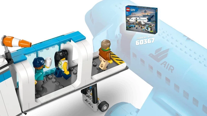 Конструктор LEGO City Аеропорт із літаком 887 деталей (60502) - зображення 9