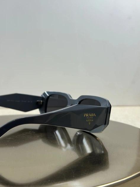 Солнцезащитные очки Prada Symbole SPR 17W-F 11N-09T Tortoise/Grey - Фото 2 Солнцезащитные очки Prada Symbole SPR 17W-F 11N-09T Tortoise/Grey - изображение 2