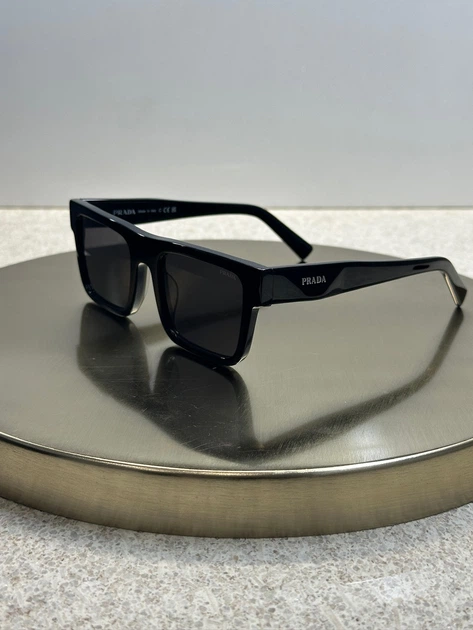 Солнцезащитные очки Prada PR19WS Black/Dark Grey - Фото 1 Солнцезащитные очки Prada PR19WS Black/Dark Grey - изображение 1