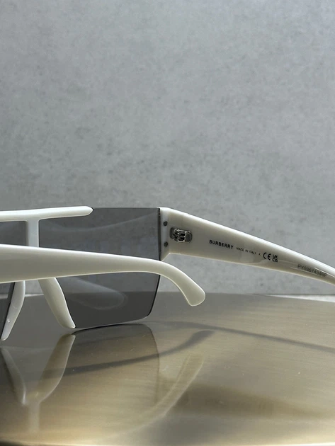 Солнцезащитные очки Burberry BE4291 300787 White/Grey - изображение 8
