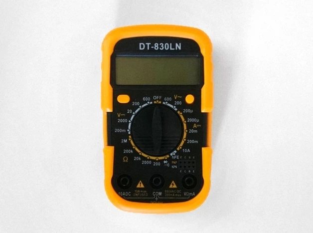 Цифровий мультиметр DT-830LN із підсвіткою 10А 600В тест транзисторів Hfe продзвонювання DATA HOLD компактний тестер - изображение 2