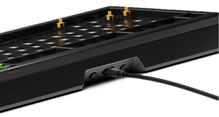 Klawiatura przewodowa Glorious GMMK 3 Pro 75% Barebones Black (GLO-KB-GMMK3-PRO-75-BB-W-BLK-US) - obraz 4