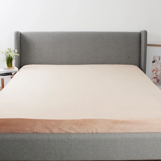 Простирадло ТЕП "VELOUR" з резинкою золотий беж, 180x200 - Фото 1 Простирадло ТЕП "VELOUR" з резинкою золотий беж, 180x200 - зображення 1
