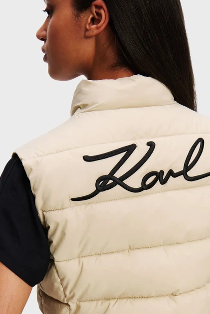 Жіночий бежевий жилет LIGHTWEIGHT PUFFER GILET Karl Lagerfeld 40 246W1512 - Фото 4 Жіночий бежевий жилет LIGHTWEIGHT PUFFER GILET Karl Lagerfeld 40 246W1512 - зображення 4