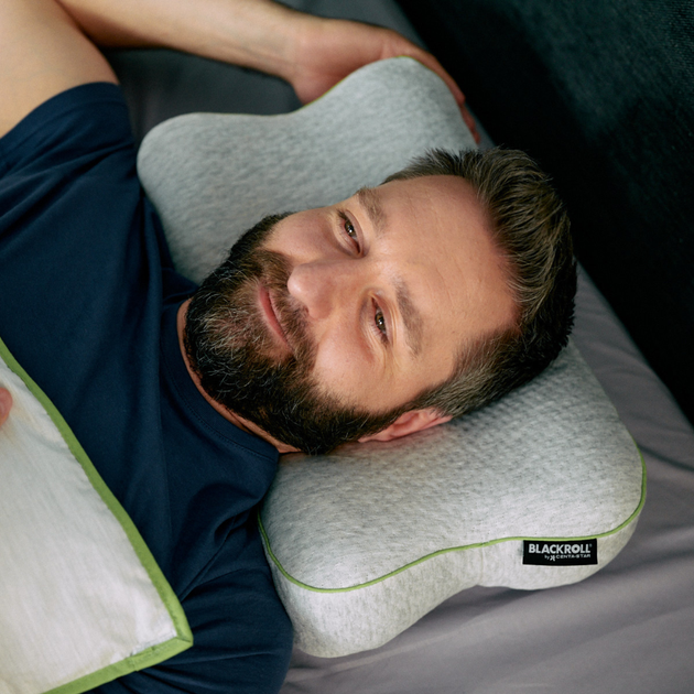 Ергономічна ортопедична подушка BLACKROLL® RECOVERY PILLOW з сумкою та ефектом пам'яті - Фото 7 Ергономічна ортопедична подушка BLACKROLL® RECOVERY PILLOW з сумкою та ефектом пам'яті - изображение 7