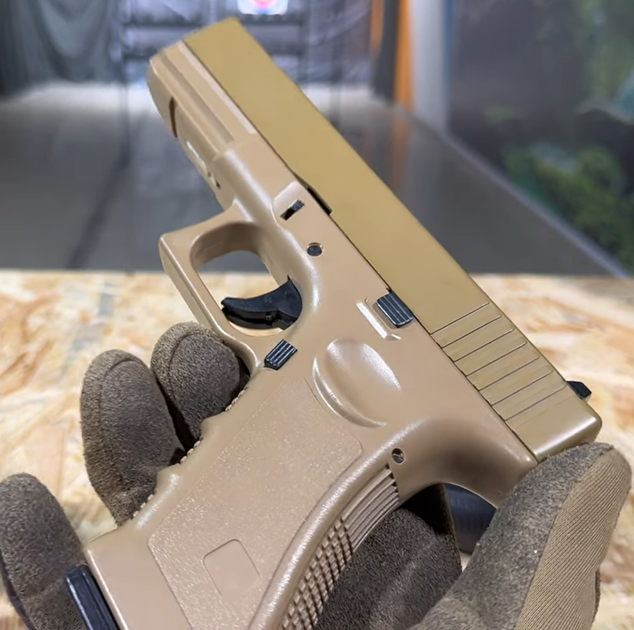 Автоматичний страйкбольний пістолет Глок Glock G17 Vigor VG1-Tan Stippling Version газовий з імітацією віддачі 6 мм Кайот - изображение 2
