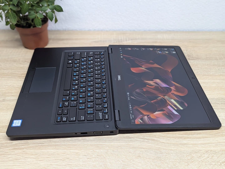 Ноутбук Dell Latitude 5490: 14 Full HD, Intel Core i5-8250U,16 GB DDR4, Intel HD Graphics, SSD 256Gb - Б/В - Фото 6 Ноутбук Dell Latitude 5490: 14 Full HD, Intel Core i5-8250U,16 GB DDR4, Intel HD Graphics, SSD 256Gb - Б/В - зображення 6
