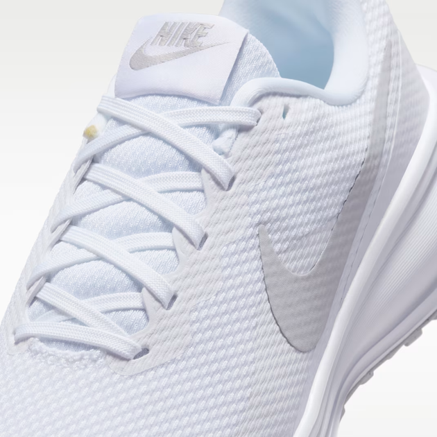 Жіночі кросівки для бігу Nike W Revolution 8 HJ8485-101 35.5 (5US) Білі (197862926958) - зображення 7