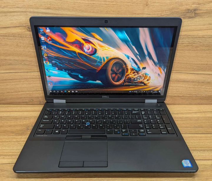 Ноутбук Dell Latitude E5570 / 15.6" (1920x1080) IPS Touch / Intel Core i5-6300U (2 (4) ядра по 2.4 - 3.0 GHz) / 16 GB DDR4 / 256 GB SSD / AMD Radeon R7 M360, 2 GB DDR3, 64-bit / WebCam / Windows 10 б/в + Подарунок Бездротова миша / USB - зображення 2
