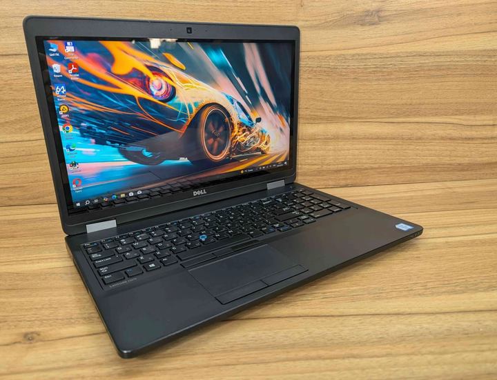 Ноутбук Dell Latitude E5570 / 15.6" (1920x1080) IPS Touch / Intel Core i5-6300U (2 (4) ядра по 2.4 - 3.0 GHz) / 16 GB DDR4 / 256 GB SSD / AMD Radeon R7 M360, 2 GB DDR3, 64-bit / WebCam / Windows 10 б/в + Подарунок Бездротова миша / USB - зображення 4