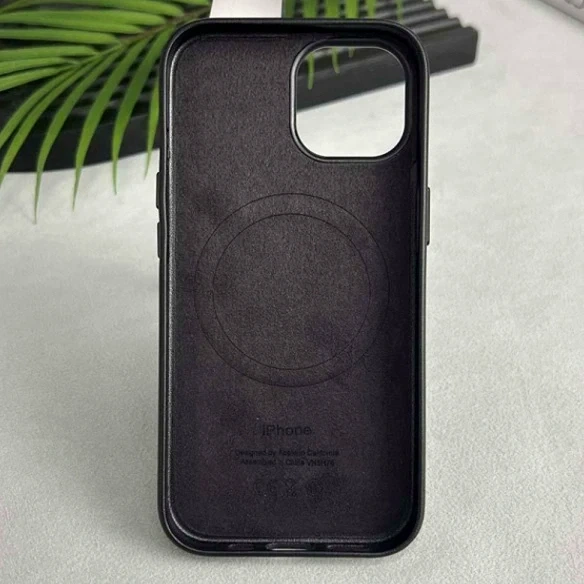 Чехол Leather Case с MagSafe для iPhone 14 кожзам черный с защитой от брызг - Фото 5 Чехол Leather Case с MagSafe для iPhone 14 кожзам черный с защитой от брызг - зображення 5