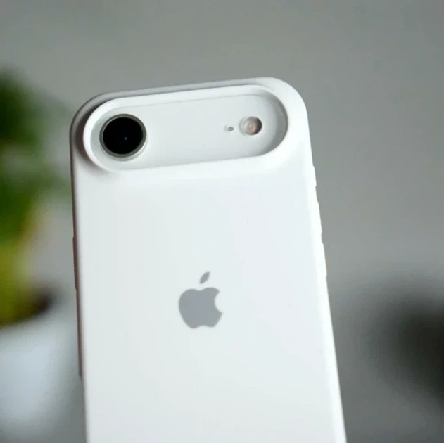 Чехол силиконовый Full Cover для iPhone 17 Air защита камеры белый - Фото 4 Чехол силиконовый Full Cover для iPhone 17 Air защита камеры белый - изображение 4