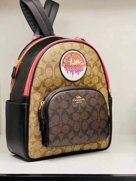 Жіночий рюкзак Coach Court Blocked Signature Canvas Backpack With Souvenir Patches C6920 - Фото 6 Жіночий рюкзак Coach Court Blocked Signature Canvas Backpack With Souvenir Patches C6920 - зображення 6