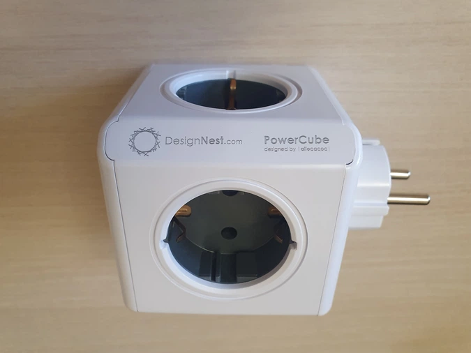Разветвитель сетевой Allocacoc PowerCube 4 розетки 2 USB Серый (1202GY/DEOUP) - Фото 2 Разветвитель сетевой Allocacoc PowerCube 4 розетки 2 USB Серый (1202GY/DEOUP) - изображение 2
