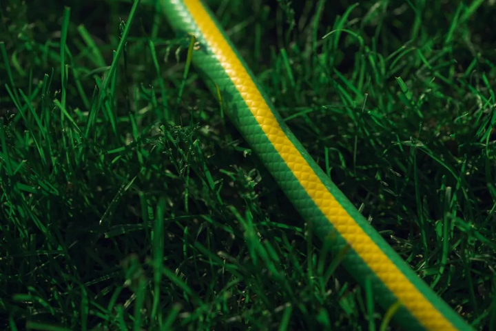 Шланг для поливу садовий 2Е AquaFlex Emerald Pro 3/4" 20 бар 20м Зелений/Жовтий (2E-GHE34ED20) - Фото 4 Шланг для поливу садовий 2Е AquaFlex Emerald Pro 3/4" 20 бар 20м Зелений/Жовтий (2E-GHE34ED20) - зображення 4