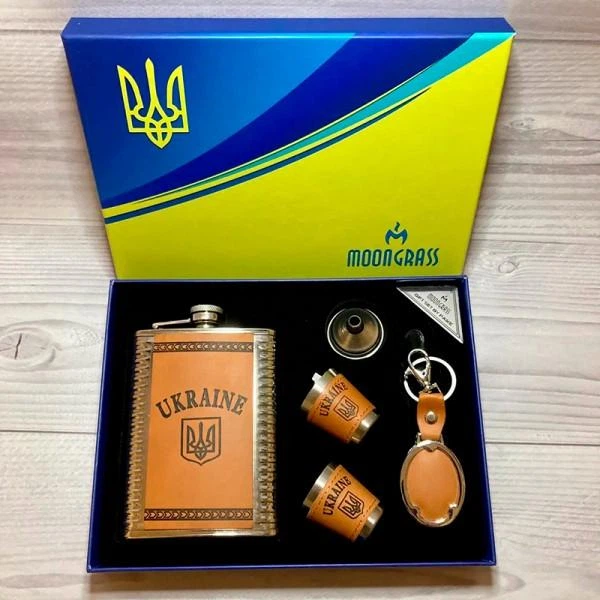 Набор подарочный 5в1 с флягой, рюмками, брелоком, лейкой UKRAINE - Фото 1 Набор подарочный 5в1 с флягой, рюмками, брелоком, лейкой UKRAINE - изображение 1