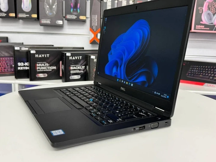 Ноутбук Dell Latitude E5470 / 14" (1366х768) TN / Intel Core i5-6300U (2 (4) ядра по 2.4 - 3.0 GHz) / 8 GB DDR4 / 256 GB SSD / Intel HD Graphics 520 / WebCam / Win 10 Pro - Б/В - зображення 3
