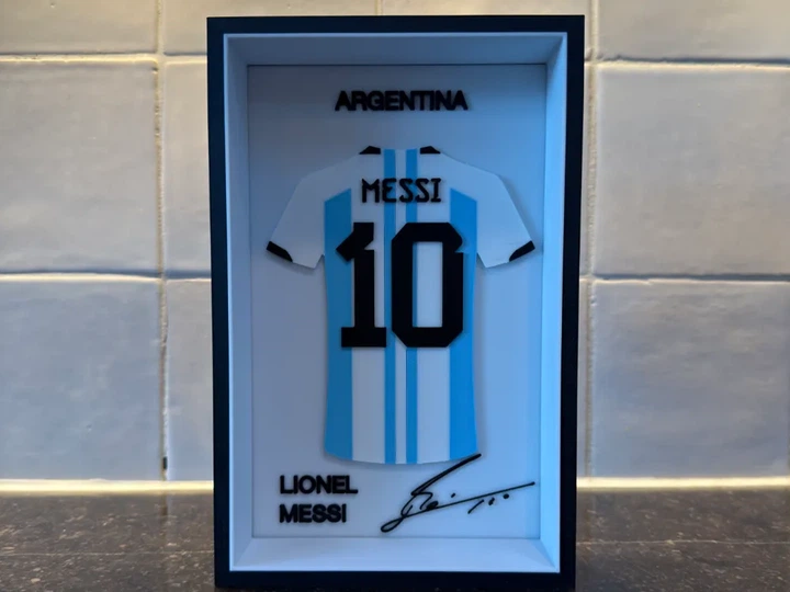 Картина в рамці футболка Lionel Messi збірної Аргентини номер 10 з автографом. Aivory - изображение 2