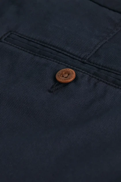 Чоловічі темно-сині шорти REG DOBBY CHINO SHORTS Gant 32 205507 - Фото 2 Чоловічі темно-сині шорти REG DOBBY CHINO SHORTS Gant 32 205507 - изображение 2