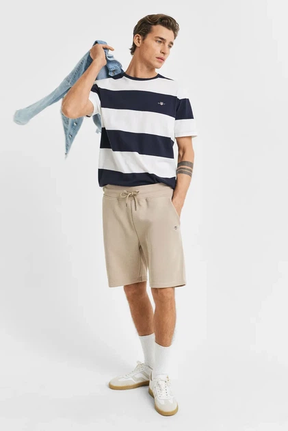 Чоловічі бежеві шорти REG SHIELD SWEAT SHORTS Gant L 2009027 - Фото 4 Чоловічі бежеві шорти REG SHIELD SWEAT SHORTS Gant L 2009027 - изображение 4