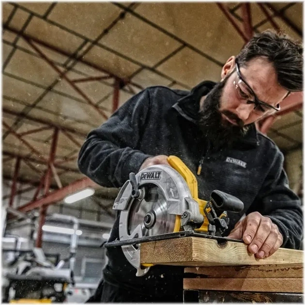 Pilarka tarczowa DeWalt 65 mm 1350 W (DWE560-QS) - obraz 4