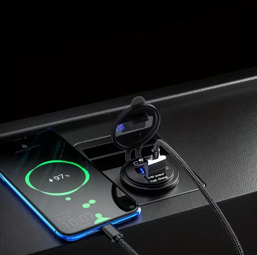 Панельный USB зарядный модуль для авто мотоцикла и катера USB C PD QC 3.0 с вольтметром и крышкой - Фото 2 Панельный USB зарядный модуль для авто мотоцикла и катера USB C PD QC 3.0 с вольтметром и крышкой - изображение 2
