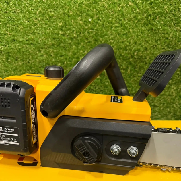 Професійна пила DeWalt DCM775N (48V, 6Ah) Безщіткова пилка 40см з автоматичним змащенням та працює від 2х АКБ - изображение 7
