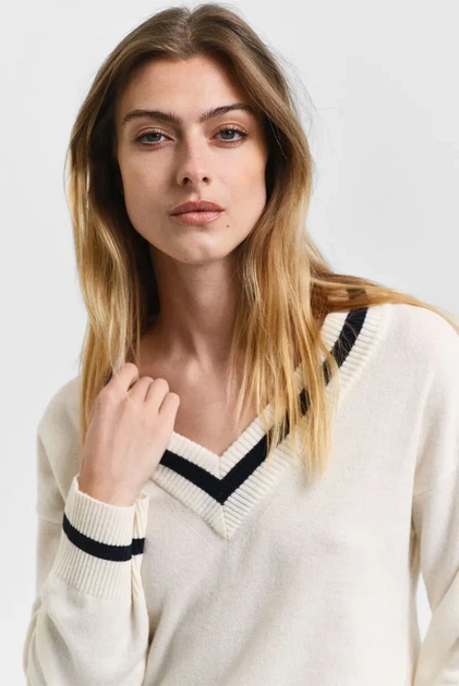 Жіночий білий вовняний пуловер SUPERFINE LAMBSWOOL CONT V-NECK Gant XS 4805265 - Фото 4 Жіночий білий вовняний пуловер SUPERFINE LAMBSWOOL CONT V-NECK Gant XS 4805265 - изображение 4