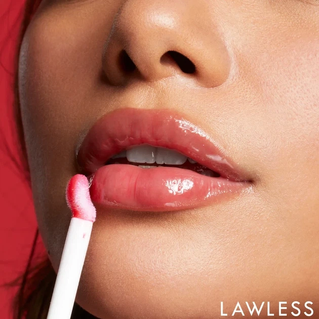 Блеск для губ Lawless Beauty Forget The Filler Lip Plumper Line Smoothing Gloss 3,3 мл Cherry vanilla - Фото 4 Блеск для губ Lawless Beauty Forget The Filler Lip Plumper Line Smoothing Gloss 3,3 мл Cherry vanilla - изображение 4