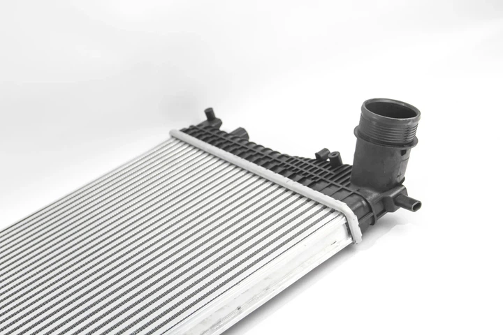 Радіатор інтеркулера а PASSAT/TIGUAN 1.4-2.0 05- GOODREM RH0220 Volkswagen Tiguan, CC, Passat, Sharan 3C0145805AD, 3C0145805AK, 3C0145805AM - изображение 2