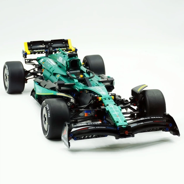 Конструктор Technic Aston Martin AMR25 F1 1:8 - 1912 елементів, болід Формули-1 2025, 65 см - Фото 8 Конструктор Technic Aston Martin AMR25 F1 1:8 - 1912 елементів, болід Формули-1 2025, 65 см - зображення 8
