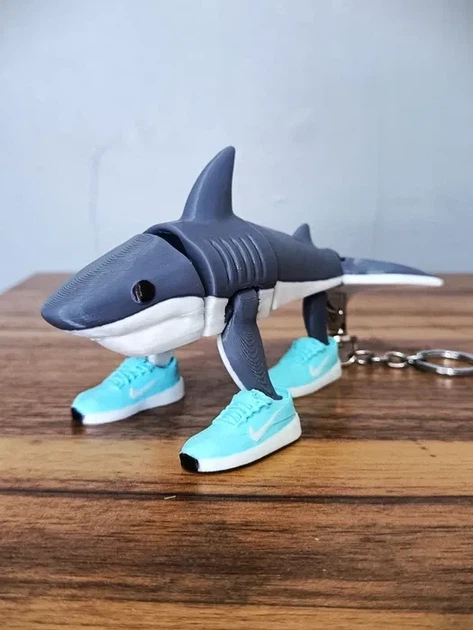 Фігурка Акула Тралалеро (Shark Tralalero) – персонаж із вірусного мема, відомого як «Italian Brainrot» - Фото 1 Фігурка Акула Тралалеро (Shark Tralalero) – персонаж із вірусного мема, відомого як «Italian Brainrot» - зображення 1