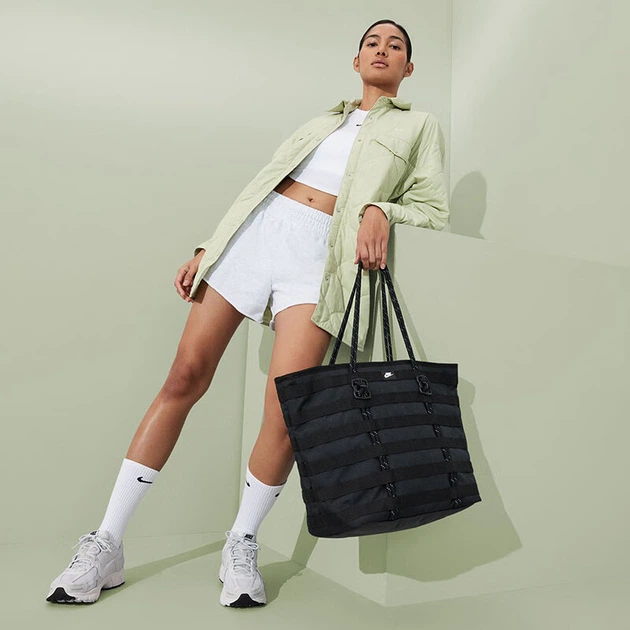 Сумка-тоут NIKE RPM, наплечная, кроссбоди, для мужчин и женщин, FJ0439-010, черная, универсальный размер. - Фото 9 Сумка-тоут NIKE RPM, наплечная, кроссбоди, для мужчин и женщин, FJ0439-010, черная, универсальный размер. - изображение 9
