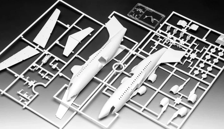 Модель для складання Revell BAe 146-200 AirUK 673654 (4009803037912) - зображення 3