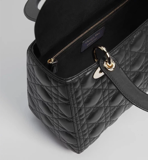 Женская кожаная сумка в стиле Lady Dior Medium черная - изображение 3