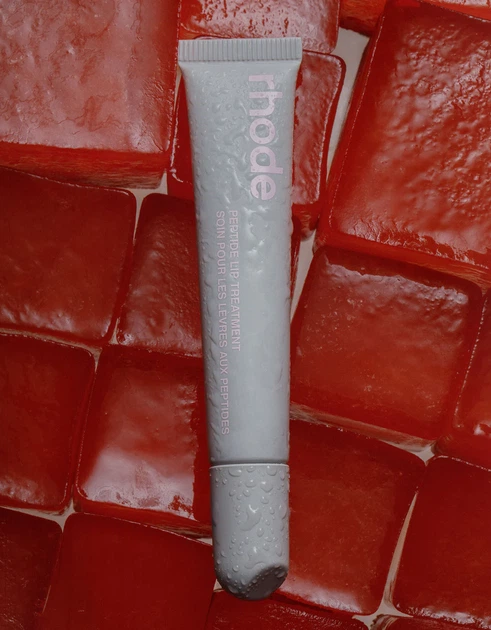 Бальзам для губ Rhode Peptide Lip Treatment Watermelon Slice 10мл - Фото 3 Бальзам для губ Rhode Peptide Lip Treatment Watermelon Slice 10мл - зображення 3
