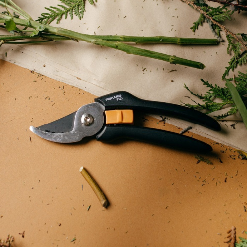 Плоскостный секатор Fiskars Solid P121 режущую способность до 18 мм Черный (1057160) - изображение 3