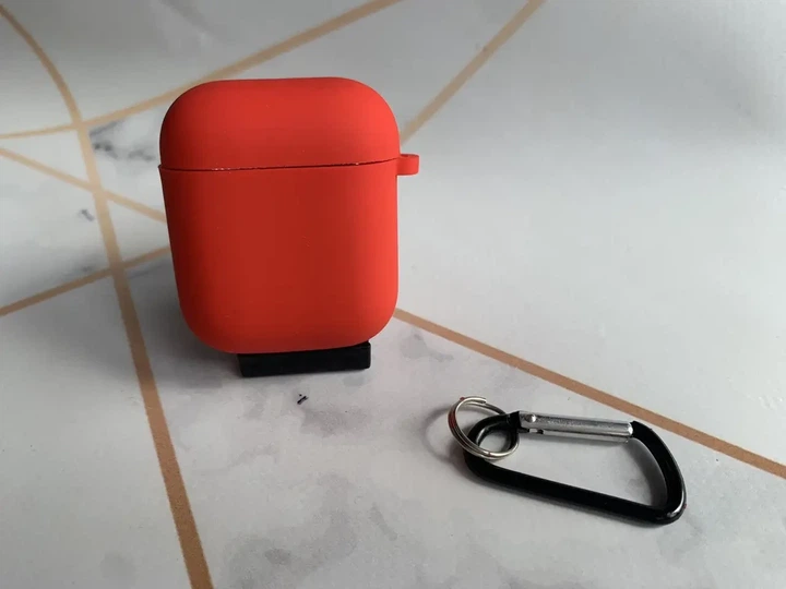 Силіконовий футляр з карабіном для AirPods 1 2 червоний 14 матова поверхня захист від пошкоджень - Фото 8 Силіконовий футляр з карабіном для AirPods 1 2 червоний 14 матова поверхня захист від пошкоджень - зображення 8