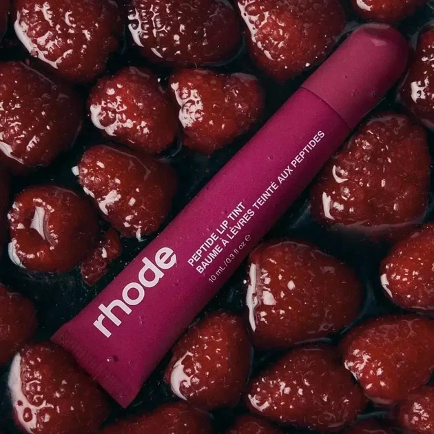 Бальзам для губ з тінтом Rhode Peptide Lip Tint -Raspberry Jelly , 10ml - Фото 3 Бальзам для губ з тінтом Rhode Peptide Lip Tint -Raspberry Jelly , 10ml - зображення 3