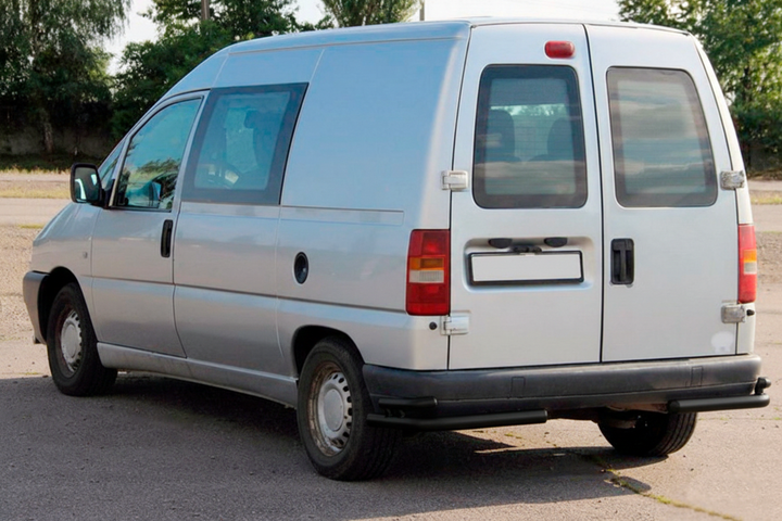 Задні подвійні куточки AK003-подвійний Black (нерж) для Citroen Jumpy 1996-2007 рр - Фото 4 Задні подвійні куточки AK003-подвійний Black (нерж) для Citroen Jumpy 1996-2007 рр - зображення 4
