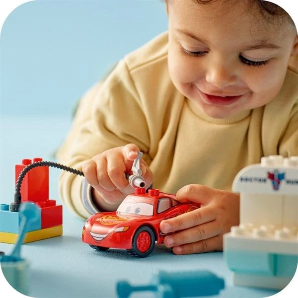 Конструктор LEGO Duplo Disney Візит МакКвіна в гараж Дока (10456) - изображение 3