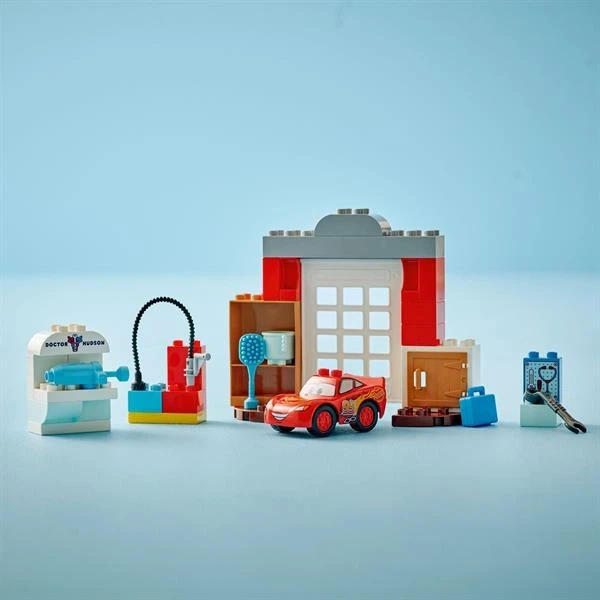 Конструктор LEGO Duplo Disney Візит МакКвіна в гараж Дока (10456) - изображение 6